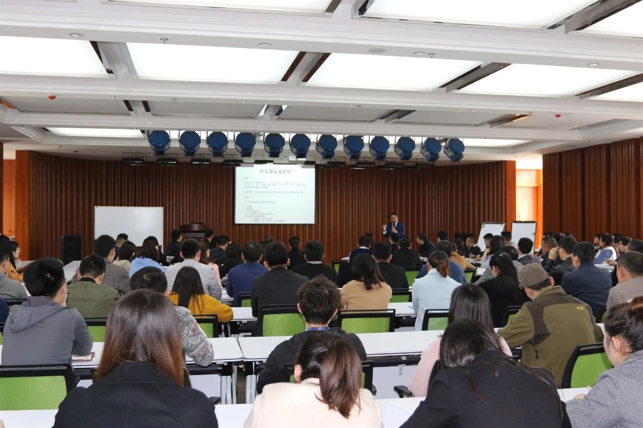 新港商學院：學華為文化引領(lǐng)機制，做新港事業(yè)奮斗者！——原華為高級副總裁楊大躍應邀主持培訓